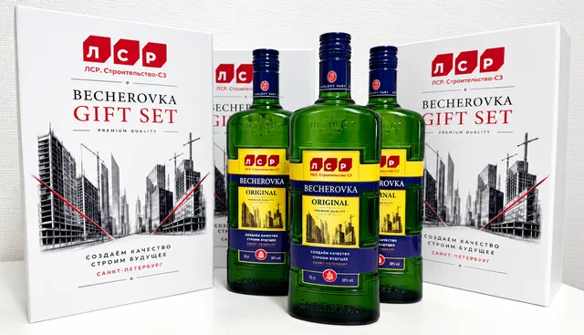 Ликёр Becherovka с брендированием для компании «ЛСР» в подарочной коробке