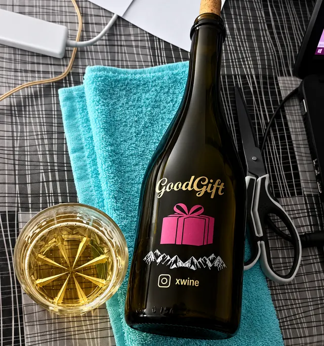 Гравировка на вине GoodGift с розовым подарком
