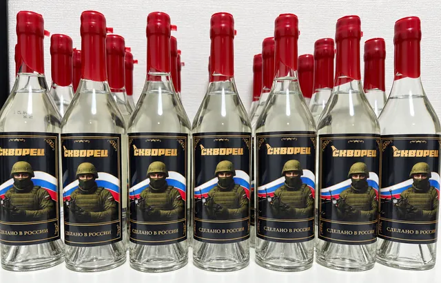 Тираж водки с этикетками в фирменном стиле компании «Скворец» и красным сургучом